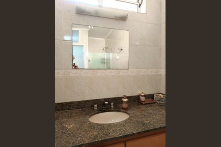 Casa à venda com 185m², 4 quartos e 2 vagasBanheiro