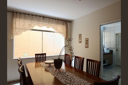 Casa à venda com 185m², 4 quartos e 2 vagasSala de jantar