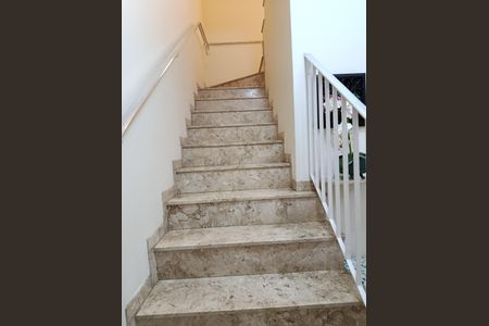 Casa à venda com 185m², 4 quartos e 2 vagasAcesso pavimento superior