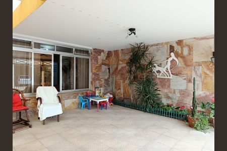 Casa à venda com 185m², 4 quartos e 2 vagasGaragem