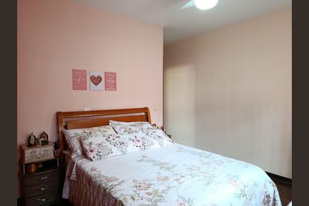 Casa à venda com 185m², 4 quartos e 2 vagasSuíte