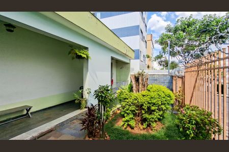 Casa à venda com 245m², 5 quartos e 2 vagasEntrada