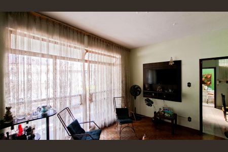 Casa à venda com 245m², 5 quartos e 2 vagasSala