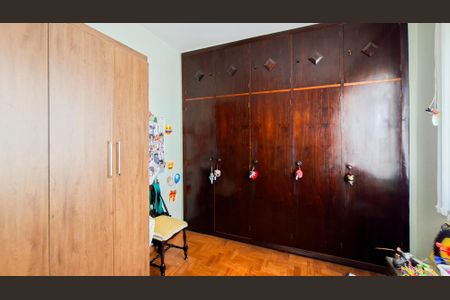 Casa à venda com 245m², 5 quartos e 2 vagasQuarto 2