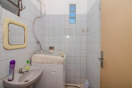 Casa à venda com 342m², 7 quartos e 6 vagasBanheiro do Escritório do Piso Superior