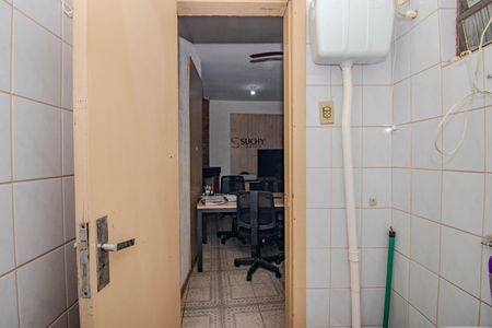 Casa à venda com 342m², 7 quartos e 6 vagasBanheiro do Escritório do Piso Superior