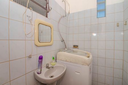 Casa à venda com 342m², 7 quartos e 6 vagasBanheiro do Escritório do Piso Superior