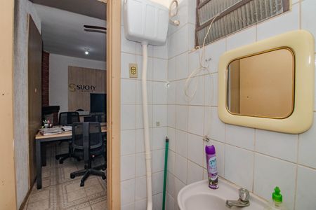 Casa à venda com 342m², 7 quartos e 6 vagasBanheiro do Escritório do Piso Superior