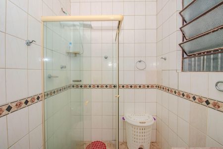 Casa à venda com 342m², 7 quartos e 6 vagasBanheiro Social do Piso Superior