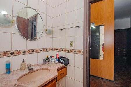 Casa à venda com 342m², 7 quartos e 6 vagasBanheiro Social do Piso Superior