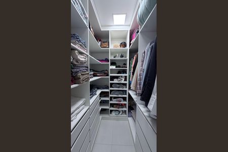 Apartamento à venda com 81m², 3 quartos e 2 vagas Apartamento à venda com 81m², 3 quartos e 2 vagasCloset da suíte