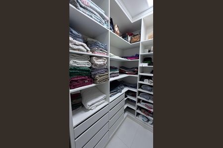 Apartamento à venda com 81m², 3 quartos e 2 vagas Apartamento à venda com 81m², 3 quartos e 2 vagasCloset da suíte