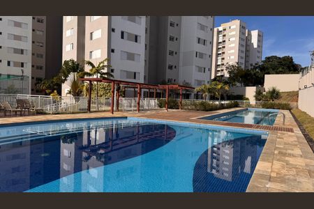 Apartamento à venda com 81m², 3 quartos e 2 vagas Apartamento à venda com 81m², 3 quartos e 2 vagasÁrea comum - Piscina