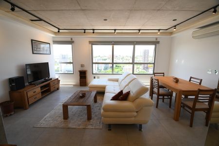 Sala de apartamento à venda com 1 quarto, 70m² em Cambuí, Campinas