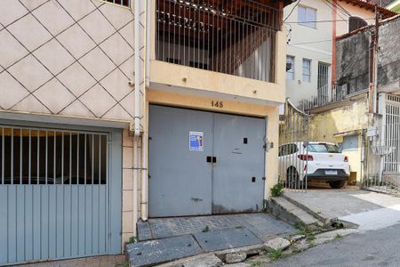 Casa para alugar com 200m², 2 quartos e 1 vagaFachada + plaquinha