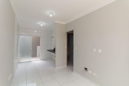 Sala de casa de condomínio para alugar com 2 quartos, 45m² em Vila Rosaria, São Paulo