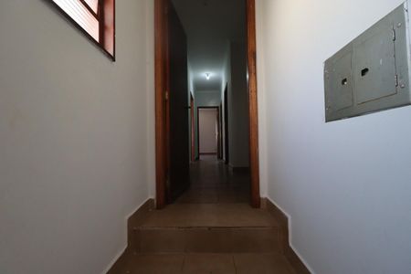 Casa para alugar com 262m², 4 quartos e 4 vagas Casa para alugar com 262m², 4 quartos e 4 vagasCorredor