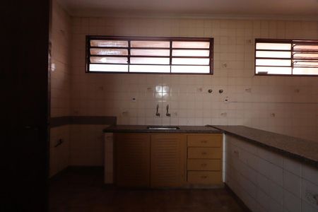 Casa para alugar com 262m², 4 quartos e 4 vagas Casa para alugar com 262m², 4 quartos e 4 vagasCozinha