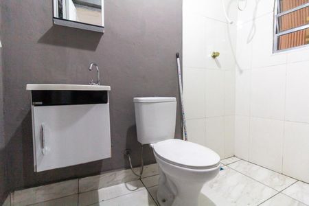 Banheiro de casa para alugar com 1 quarto, 5m² em Jardim Santo Onofre, São Paulo