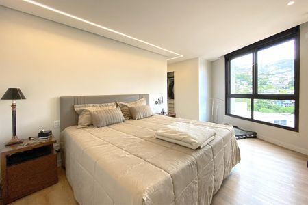 Apartamento à venda com 372m², 4 quartos e 5 vagasSuite 1