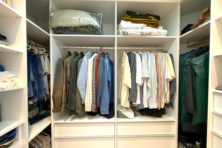 Apartamento à venda com 372m², 4 quartos e 5 vagasCloset da suíte 1