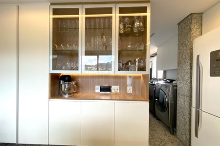 Apartamento à venda com 372m², 4 quartos e 5 vagasCozinha - Armários