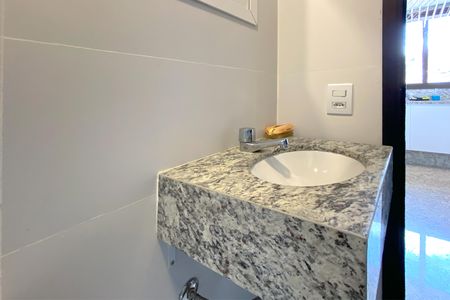 Apartamento à venda com 372m², 4 quartos e 5 vagasBanheiro de serviço