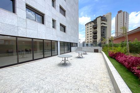 Apartamento à venda com 372m², 4 quartos e 5 vagasÁrea comum - Pátio