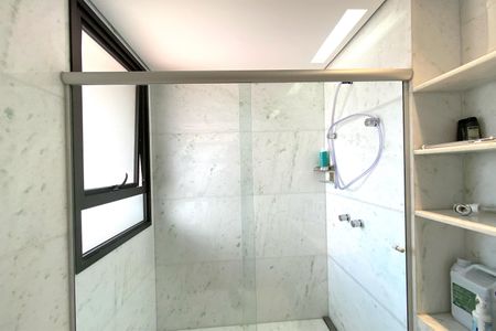 Apartamento à venda com 372m², 4 quartos e 5 vagasBanheiro da Suíte 2