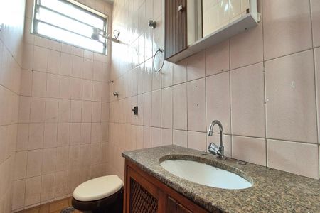 Casa para alugar com 80m², 2 quartos e 4 vagasBanheiro