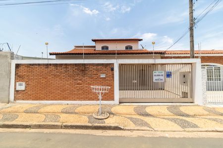 Casa à venda com 150m², 4 quartos e 4 vagasFachada