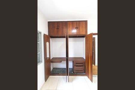 Casa à venda com 150m², 4 quartos e 4 vagasSuíte - armário