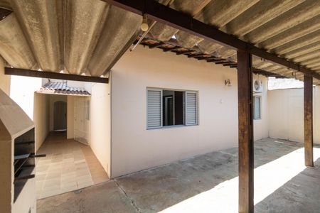 Casa à venda com 150m², 4 quartos e 4 vagasQuintal com churrasqueira