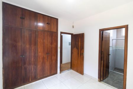 Casa à venda com 150m², 4 quartos e 4 vagasSuíte