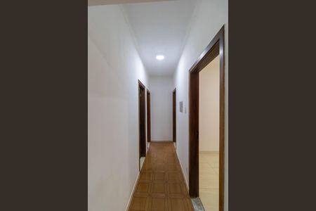 Casa à venda com 150m², 4 quartos e 4 vagasCorredor