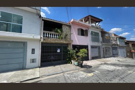 Casa à venda com 160m², 2 quartos e 1 vaga Casa à venda com 160m², 2 quartos e 1 vagaFachada