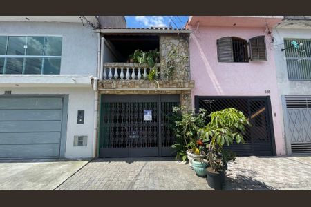 Casa à venda com 160m², 2 quartos e 1 vaga Casa à venda com 160m², 2 quartos e 1 vagaFachada