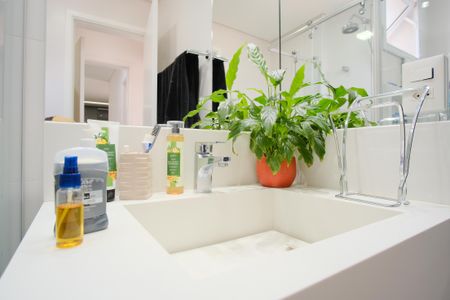 Apartamento à venda com 81m², 2 quartos e 2 vagasBanheiro da Suíte