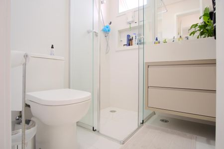 Apartamento à venda com 81m², 2 quartos e 2 vagasBanheiro da Suíte