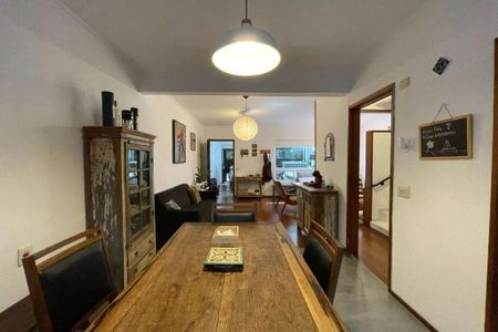Casa à venda com 3 quartos, 150m² em Jardim Rizzo, São Paulo