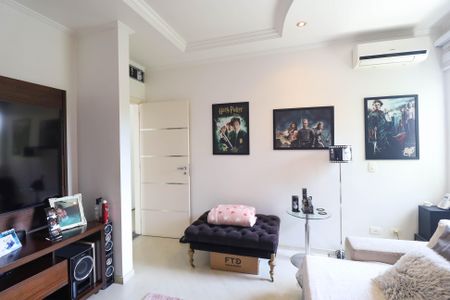 Casa à venda com 349m², 4 quartos e 4 vagas Casa à venda com 349m², 4 quartos e 4 vagasQuarto