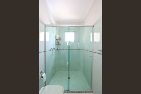 Casa à venda com 349m², 4 quartos e 4 vagas Casa à venda com 349m², 4 quartos e 4 vagasBanheiro da Suíte 2