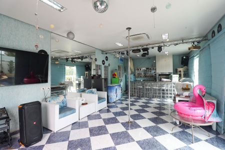 Casa à venda com 349m², 4 quartos e 4 vagas Casa à venda com 349m², 4 quartos e 4 vagasÁrea comum