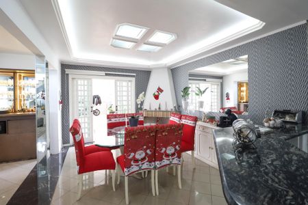 Casa à venda com 349m², 4 quartos e 4 vagas Casa à venda com 349m², 4 quartos e 4 vagasSala de jantar