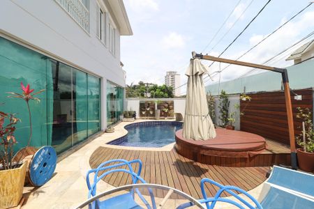 Casa à venda com 349m², 4 quartos e 4 vagas Casa à venda com 349m², 4 quartos e 4 vagasÁrea comum