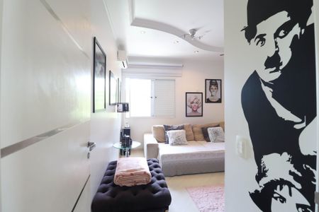 Casa à venda com 349m², 4 quartos e 4 vagas Casa à venda com 349m², 4 quartos e 4 vagasQuarto