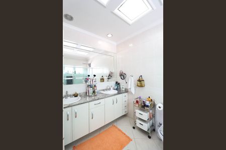 Casa à venda com 349m², 4 quartos e 4 vagas Casa à venda com 349m², 4 quartos e 4 vagasBanheiro da Suíte 3