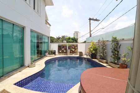 Casa à venda com 349m², 4 quartos e 4 vagas Casa à venda com 349m², 4 quartos e 4 vagasÁrea comum
