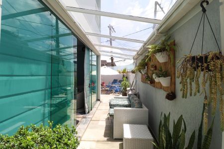 Casa à venda com 349m², 4 quartos e 4 vagas Casa à venda com 349m², 4 quartos e 4 vagasÁrea comum