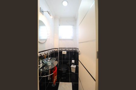 Casa à venda com 349m², 4 quartos e 4 vagas Casa à venda com 349m², 4 quartos e 4 vagasLavabo